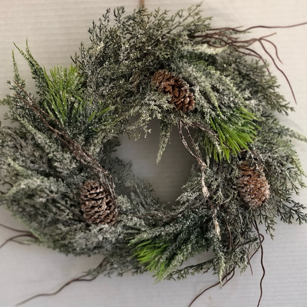 Frosted Pinecone Holiday Wreath